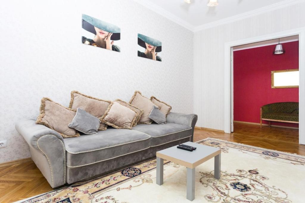 Apartment Lenina 3 Minsk Bagian luar foto